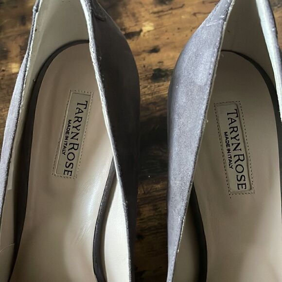 Taryn Rose Made in Italy Grey Suede Real 
Fur Accent Heels Size 42 New no Box - Picture 3 of 8